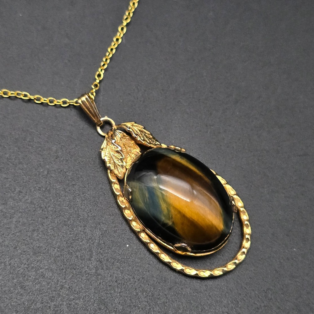 Vintage Gold Tone Tiger Eye Cabochon Leaf Pendant Necklace